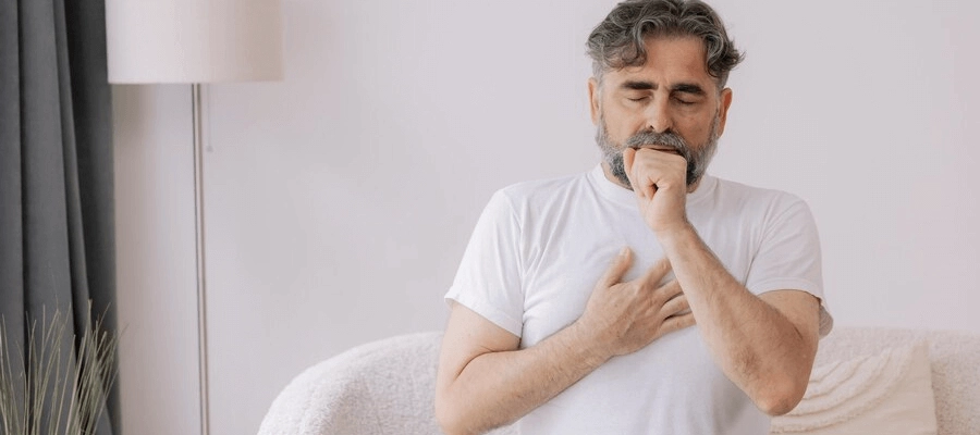o que causa pneumonia